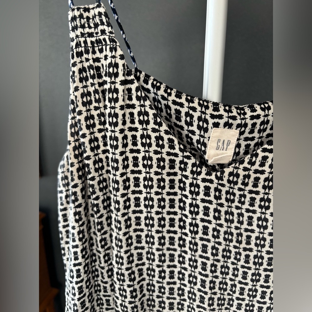 GAP Black, White, and Blue Patterned Flowy Sleeveless Top - Picture 4 of 6